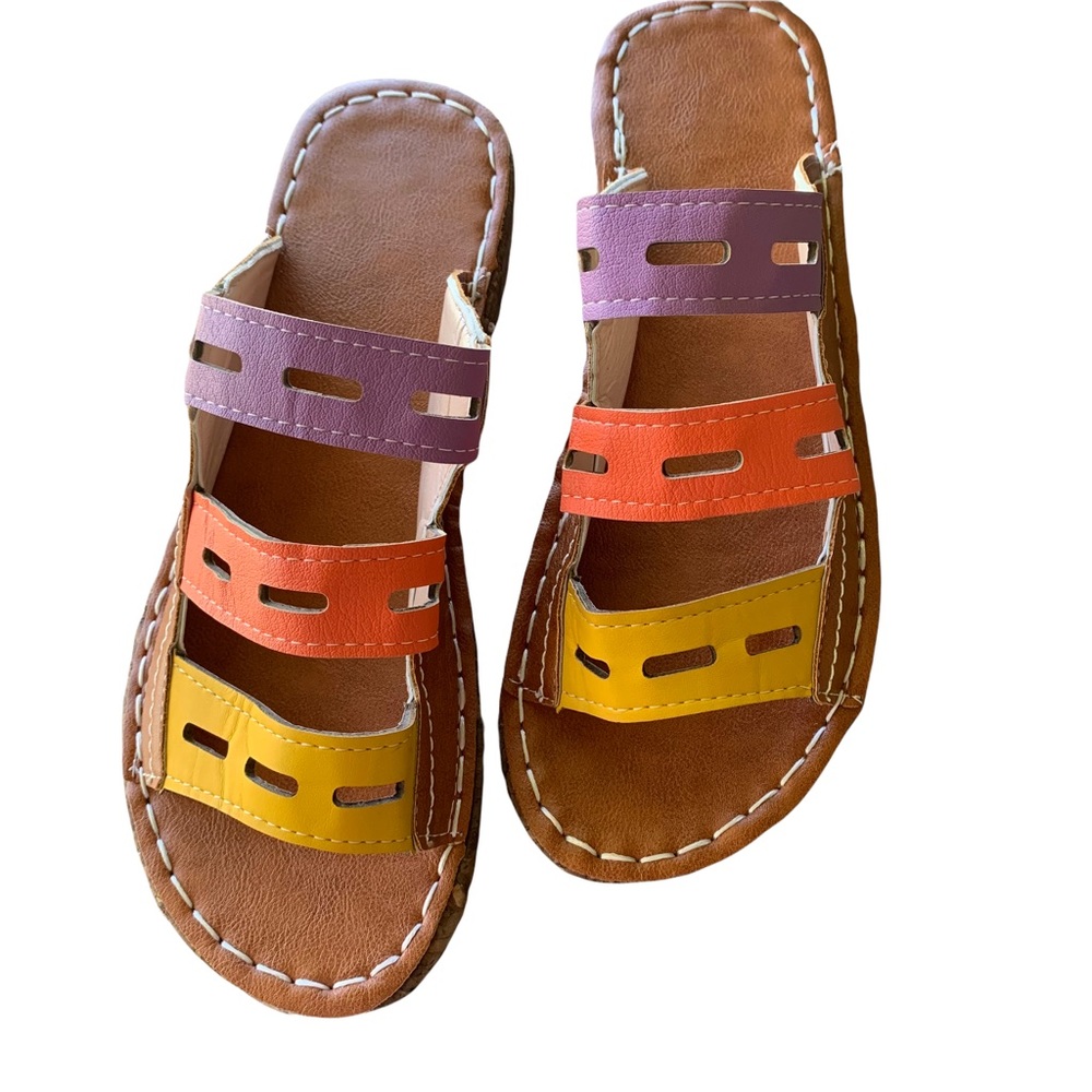 Tri color sandal size 8